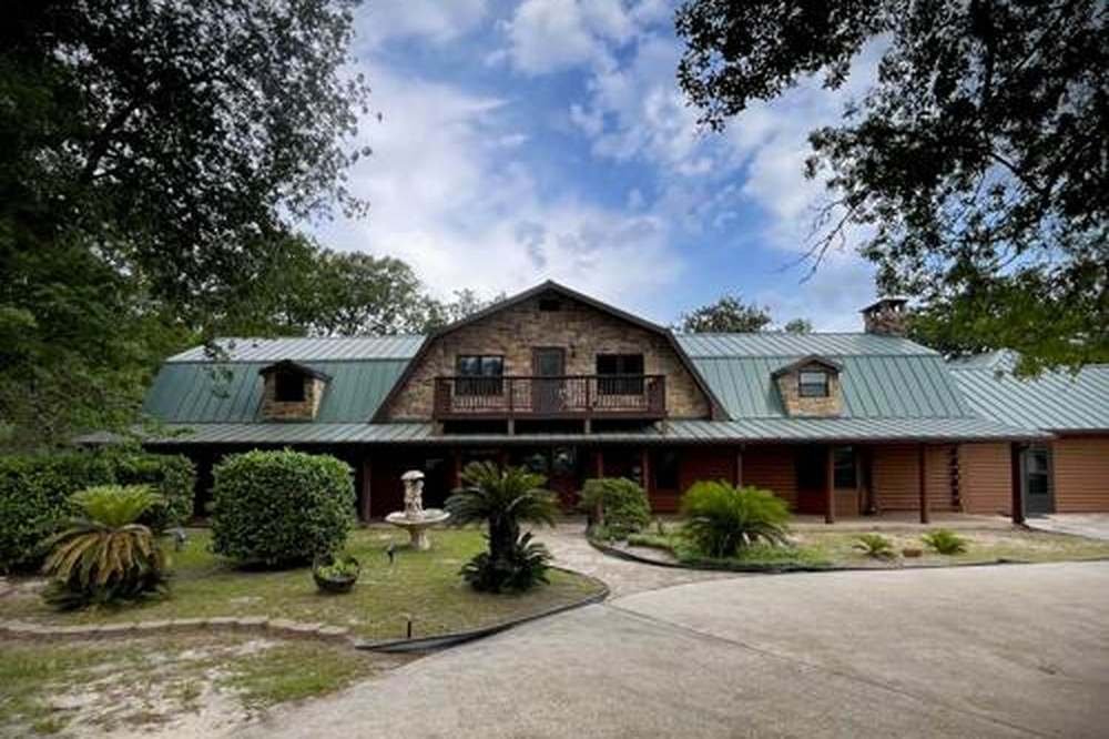George Jones’ log home at Jones Country